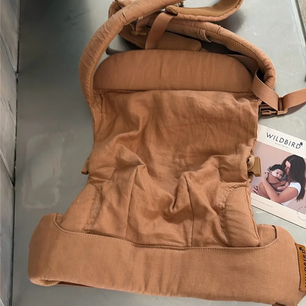 Wild Bird Aeriel Carrier Brown Core color